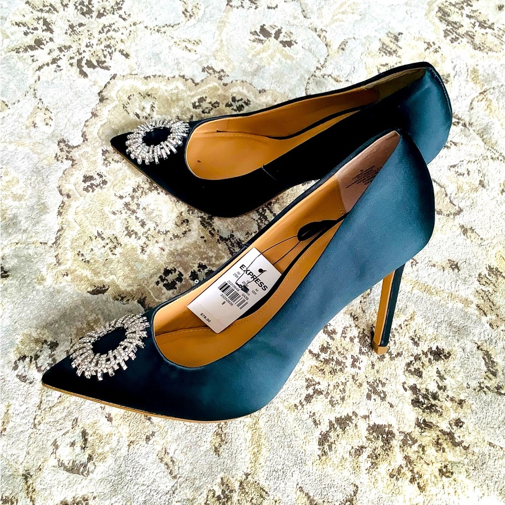 Gorgeous very dressy satin heels 🔥🔥🔥
